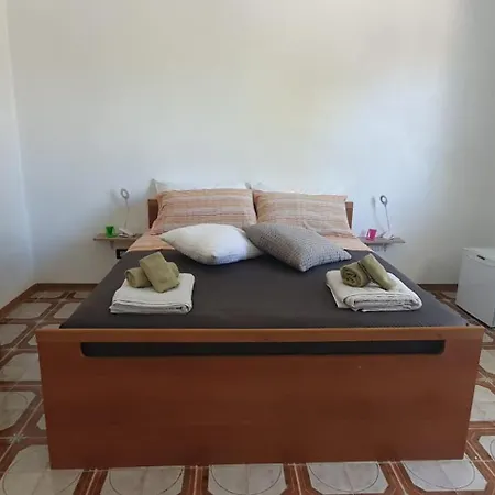 Semesterbostad Guest House Fanusa